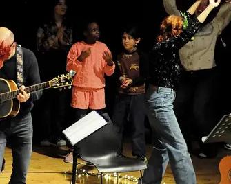 Geste artistique - Le Collectif Bette Davis et les jeunes Calaisiens